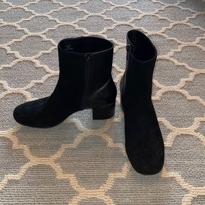 Donald Pilsner two toned booties! SIZE 8